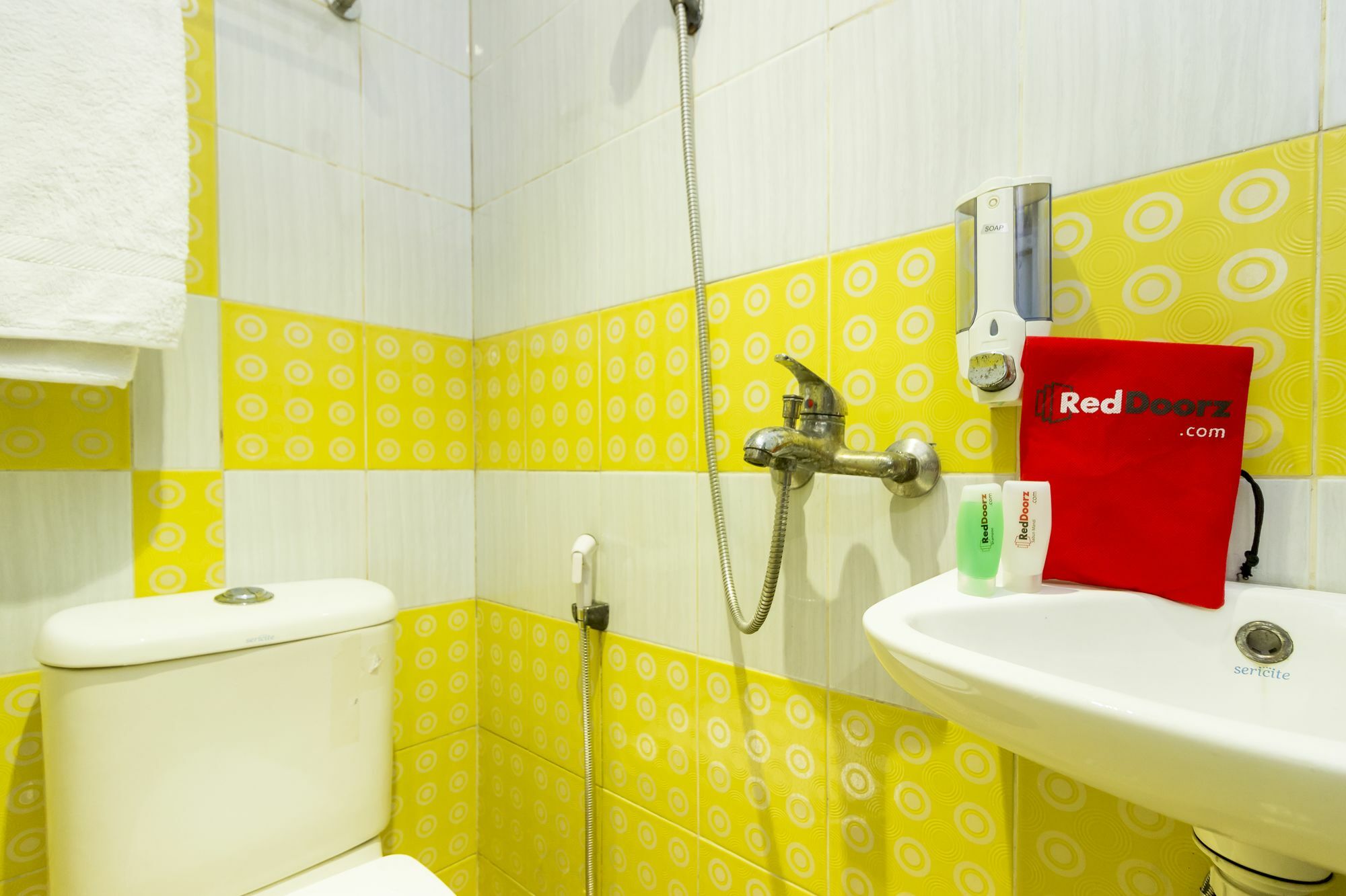 Hotel Reddoorz Near Gajah Mada Plaza 2 à Jakarta Extérieur photo