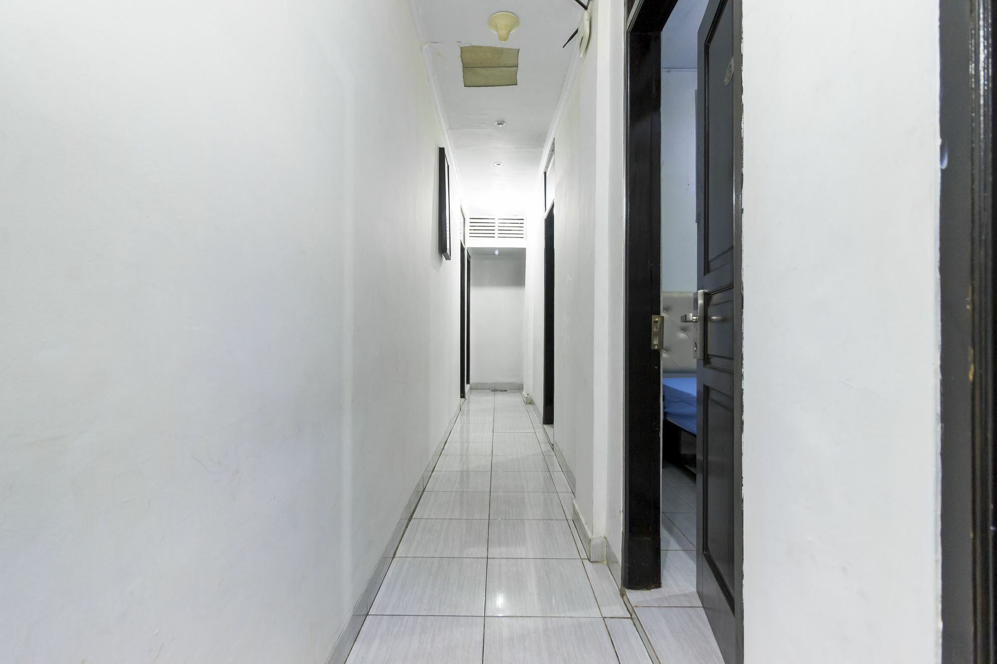 Hotel Reddoorz Near Gajah Mada Plaza 2 à Jakarta Extérieur photo